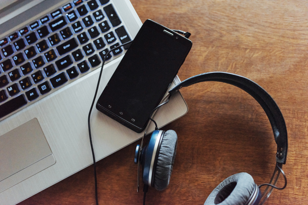 laptop-headset-phone-table.jpg